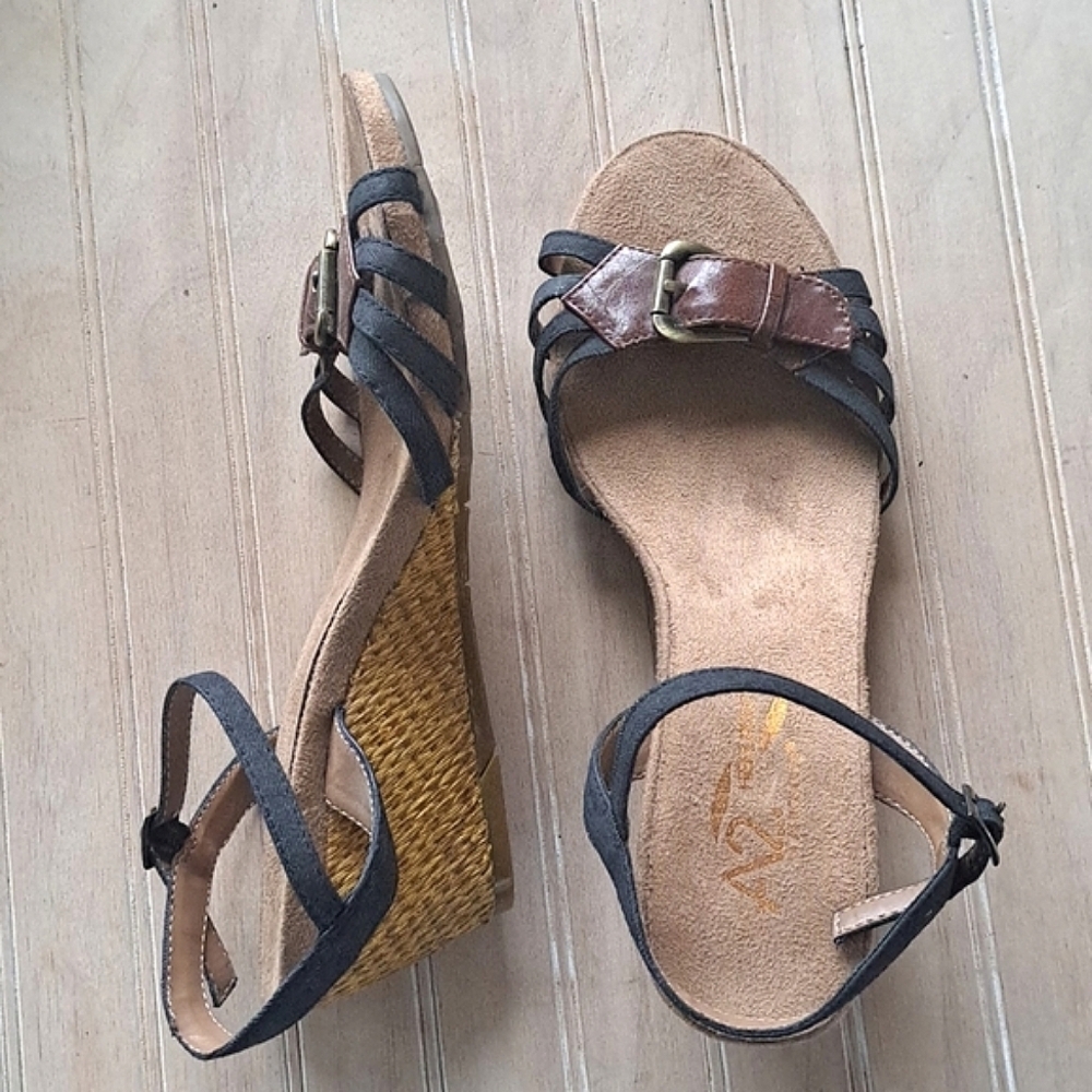 Aeropostals Ankle Strap Buckle Short Heel Wedges Y2k Navy Boho 2 Toned Sandals